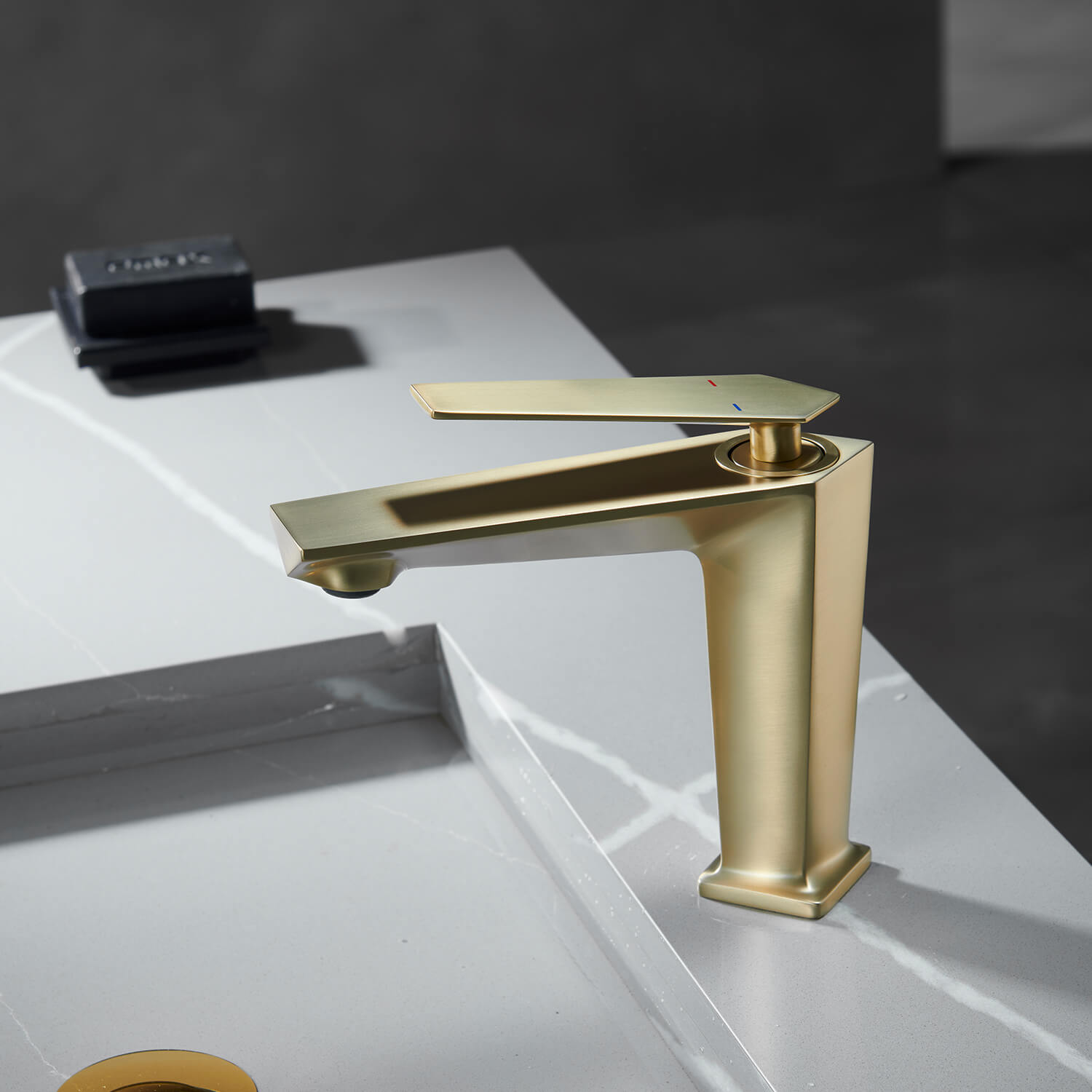 Brushed Gold Splashless Bathroom Faucet with Aerator