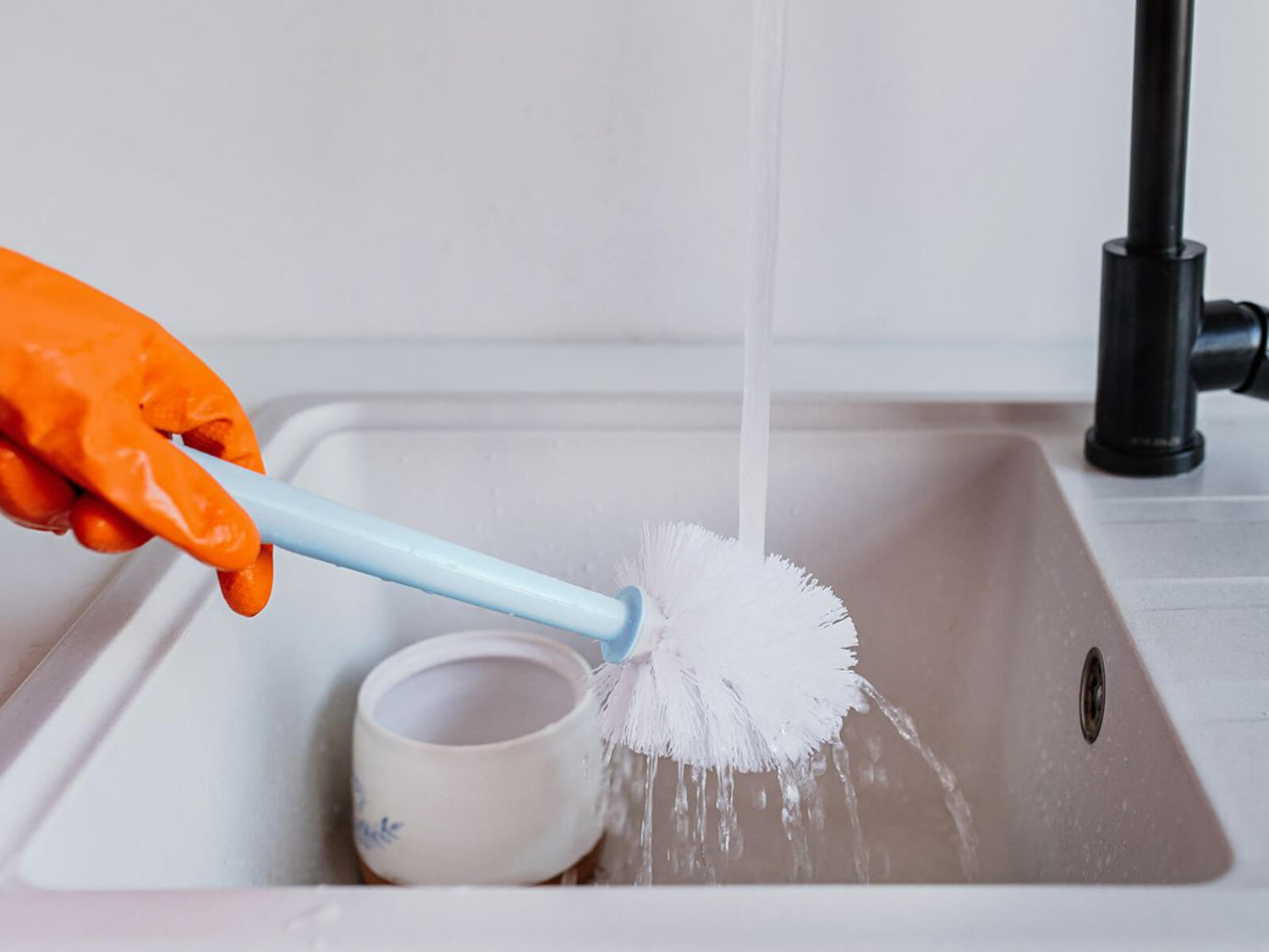 Cleaning toilet brush